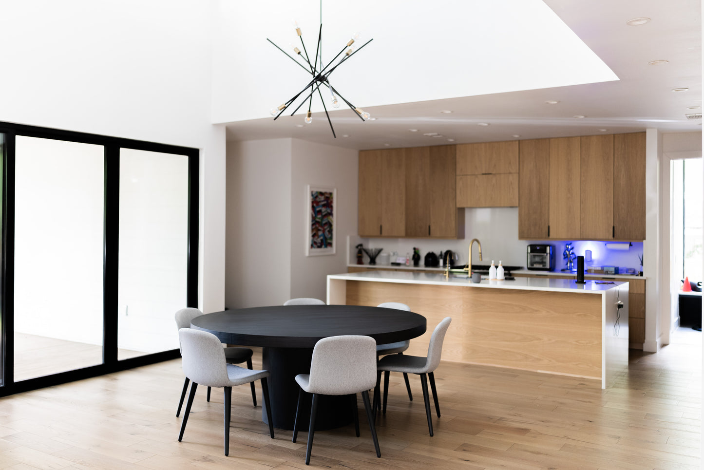 Veneer Round Table